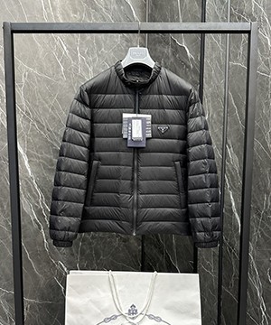 프라다 리나일론 남성 다운 경량 패딩