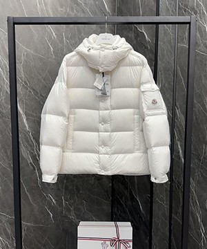 몽클레어 베제르 VEZERE 숏 패딩