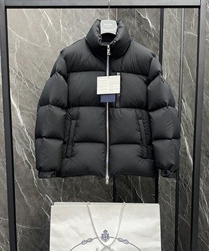 프라다 삼각로고 리나일론 다운 패딩