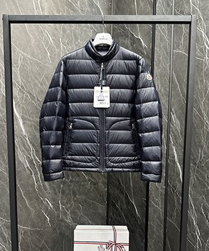 몽클레어 아코루스 Acorus 남성 경량 패딩