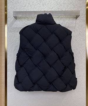 보테가베네타 인트레치아토 테크 나일론 베스트 패딩 조끼