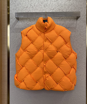 보테가베네타 인트레치아토 테크 나일론 베스트 패딩 조끼