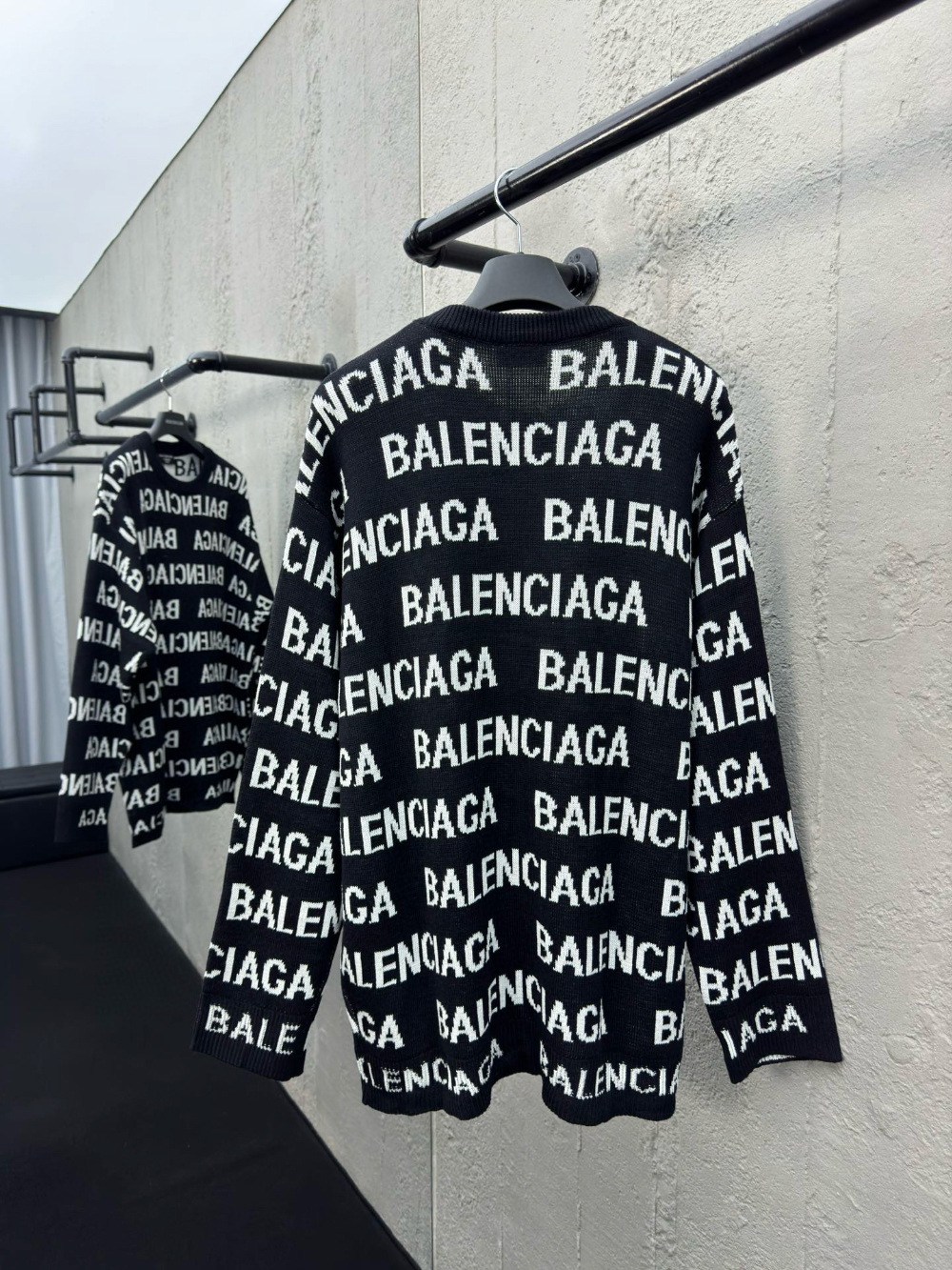 발렌시아가 프린트 니트 톱