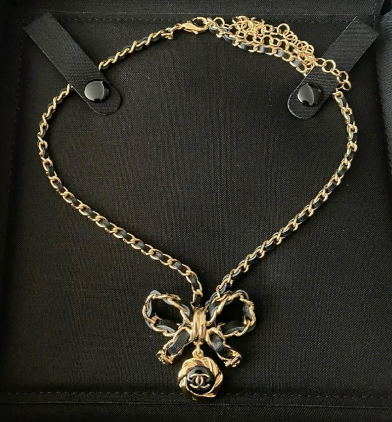 샤넬 리본 가죽 체인 초커 목걸이