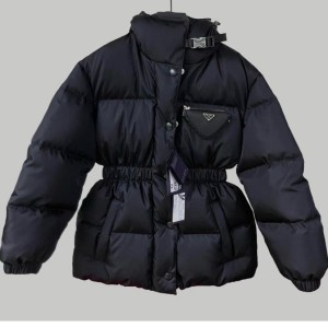 프라다 리나일론 다운 패딩