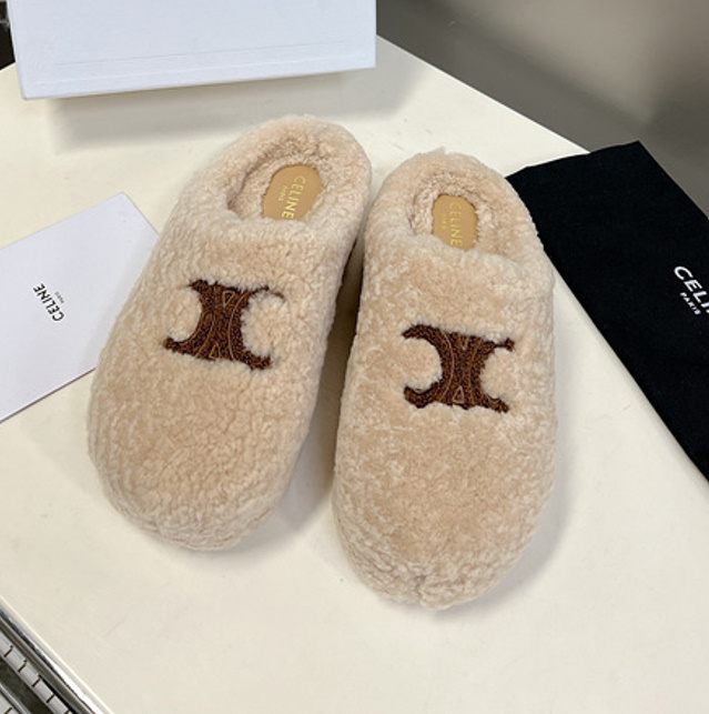 셀린느 시어링 트리옹프 패치 로고 뮬 로퍼