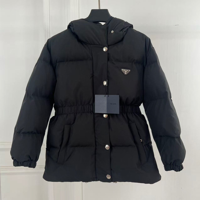 프라다 리나일론 벨티드 다운 자켓 블랙