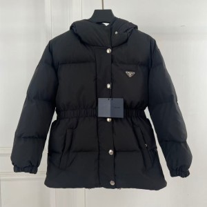 프라다 리나일론 벨티드 다운 자켓 블랙