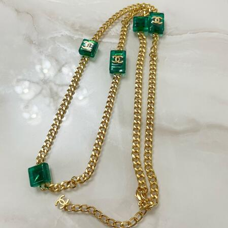 샤넬 CHANEL 앤티크 에메랄드 각설탕 이니셜 목걸이