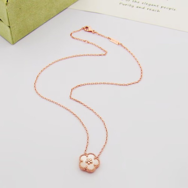 반클리프 럭키 스프링 펜던트