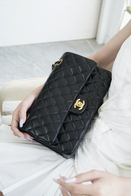 샤넬 클래식 미듐 블랙 금장 캐비어