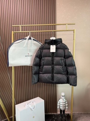 몽클레어 SERITTES 세리떼 후드 패딩 점퍼