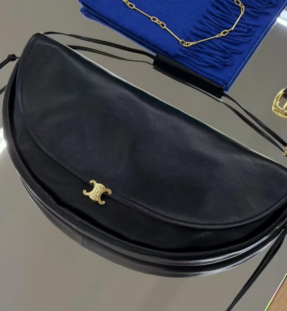 셀린느 하프문 소프트 트리옹프 베사체 - 서플 샤이니 램스킨 46 x 19 x 10 CM (18.1 x 7.5 x 3.9 인치)