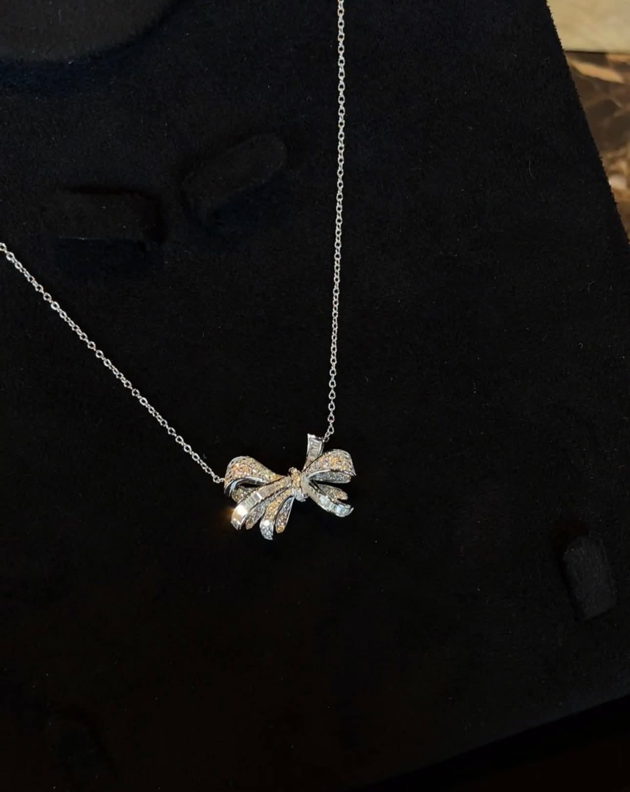 그라프 틸다 보우 펜던트