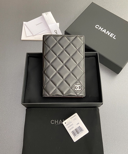 샤넬 여권 케이스 A80385