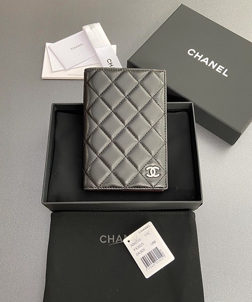 샤넬 여권 케이스 A80385