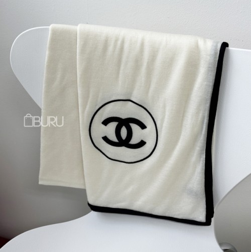 샤넬 CC로고 제니 머플러 화이트 A52032 사이즈 : 100 × 200 cm