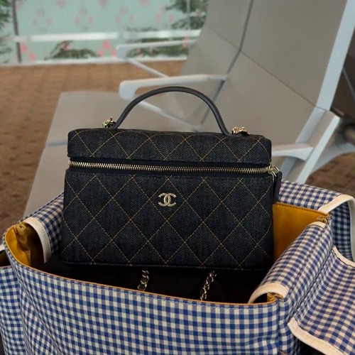 샤넬 체인 코스메틱 케이스 베니티