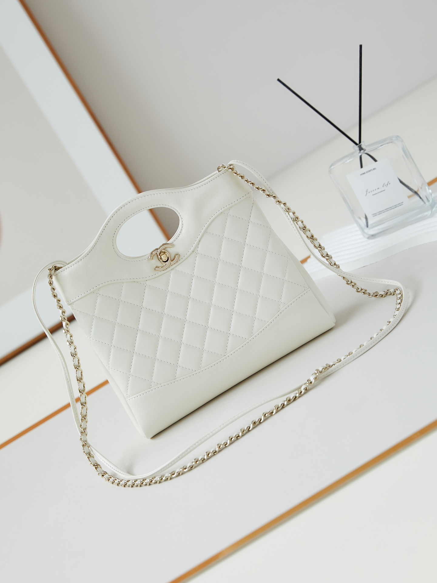 샤넬 31토트백 스몰 AS4133 화이트