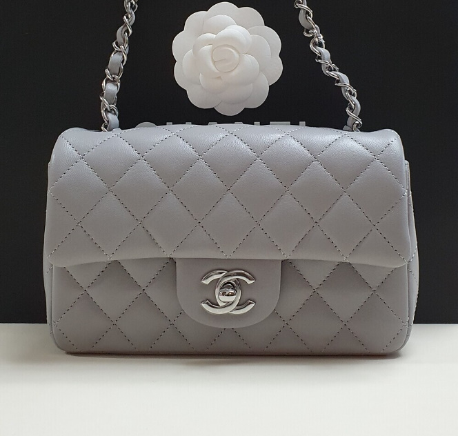 샤넬 뉴미니 그레이 은장 램스킨 클래식 플랩백 12 × 20 × 6 cm