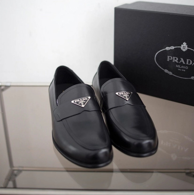 프라다 애나멜 삼각로고 로퍼