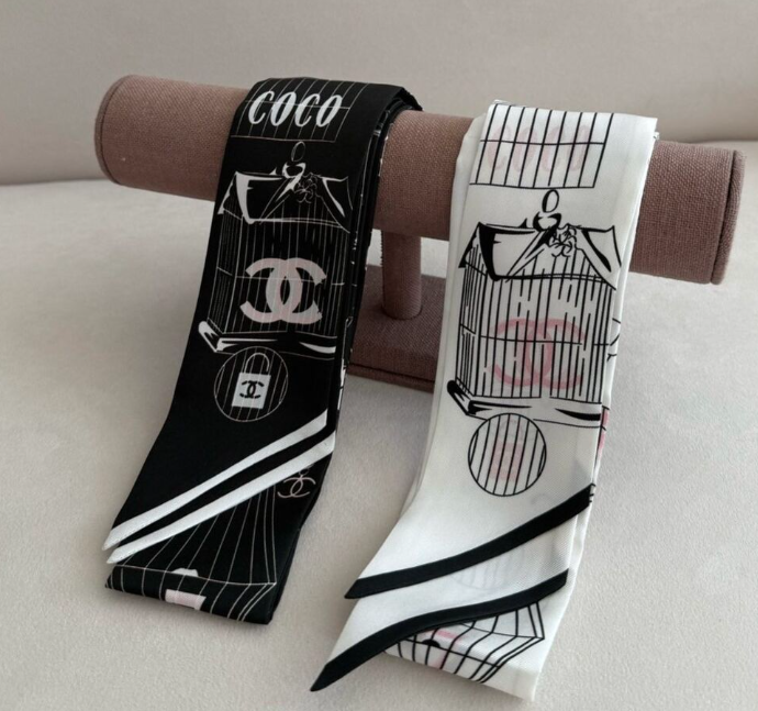 샤넬 스카프 방도 트윌리 cc로고 AA9832