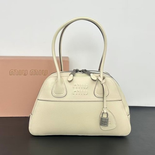 미우미우 비방 나파 가죽 백 스몰 높이 17cm 폭 28cm 깊이 9.5cm