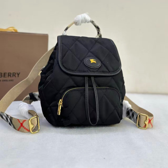 버버리 홀스슈 백팩 블랙 21 X 13 X 35