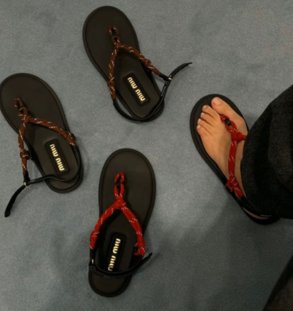 미우미우 쪼리 여름 샌들 슬리퍼