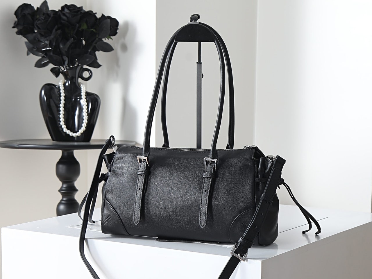 프라다 보니 미디움 앤틱 레더 토트백 블랙