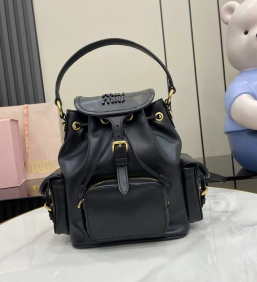 미우미우 MIU MIU 캐주얼 심플 백팩 블랙