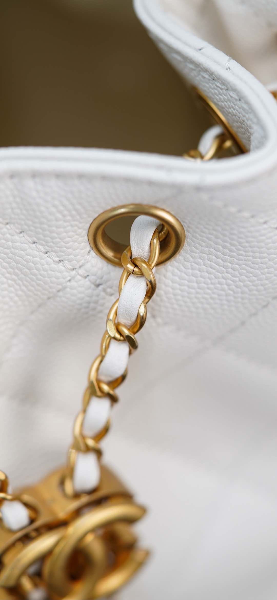 90022853_d23.jpg