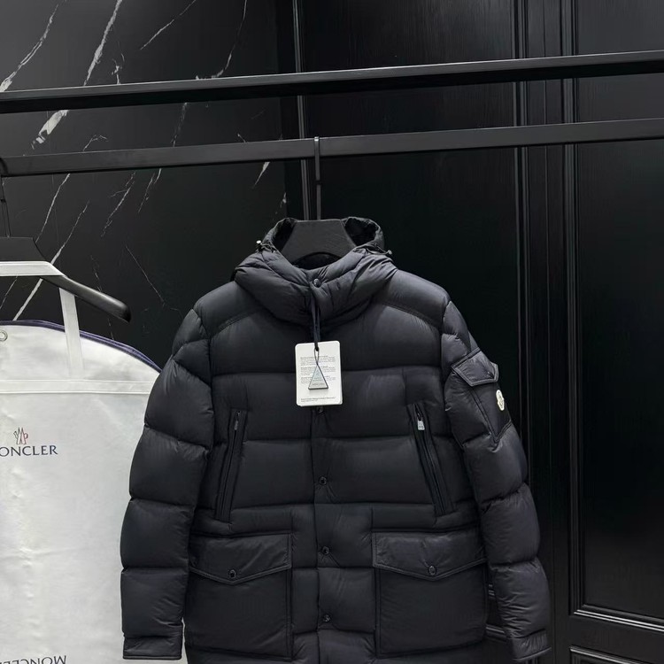 몽클레어 맨즈 브르타뉴 후드 패딩