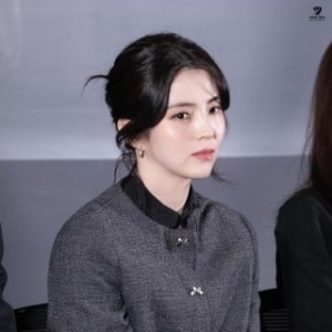 디올 한소희 자켓 스커트 셋업