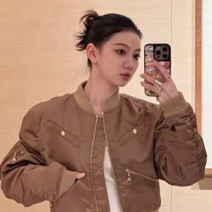 루이비통 모노그램 크롭 봄버 집업 자켓